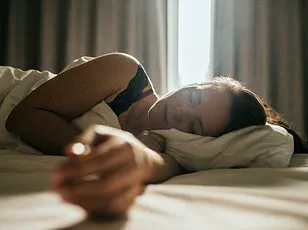 Study Reveals Chronic Sleep Deprivation May Accelerate Brain Aging in Middle-Aged and Older Adults