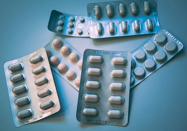 Expert Warns of Severe Health Risks from Mixing Medications and Alcohol, Emphasizing Public Health Concerns
