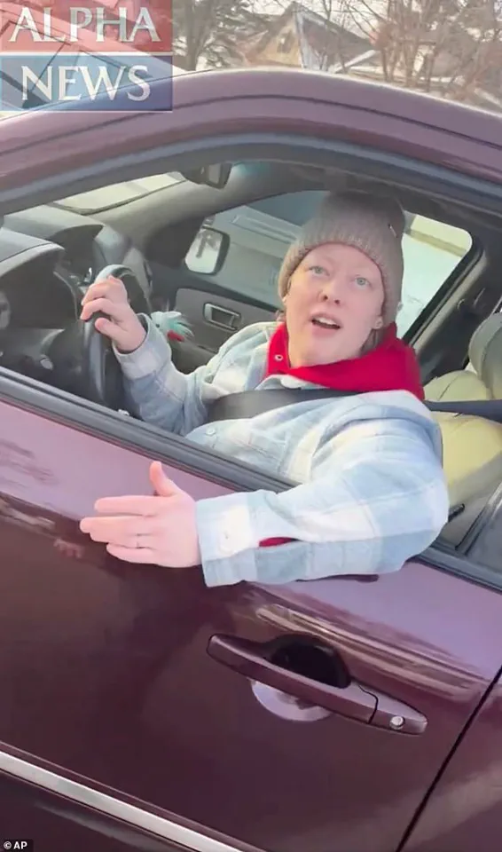 Breaking: Minneapolis Women Confront ICE Agents in Viral Footage Amid Renewed Debate Over Law Enforcement Accountability After Renee Nicole Good Shooting