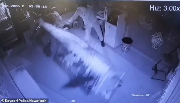 Bizarre Theft in Kayseri: Man Uses Forklift and Donkey to Loot Jewelry Shop