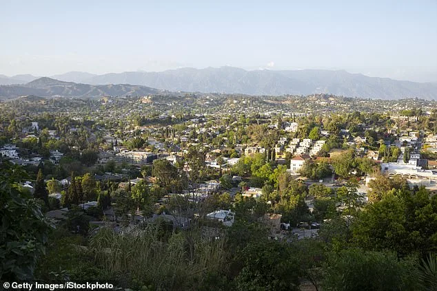 Air Raid Sirens in Highland Park Ignite Debate Over ICE Raid Warnings
