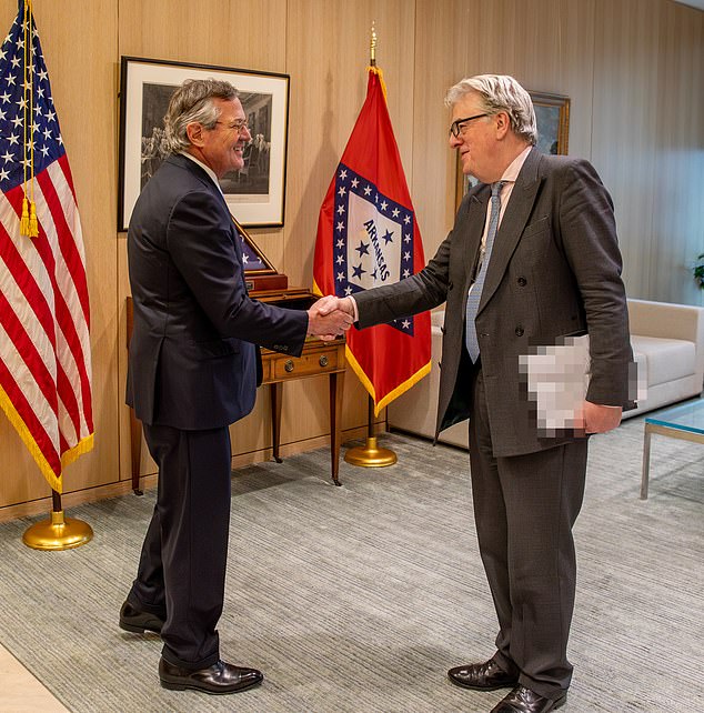 US Ambassador urges UK to stop apologizing and embrace colonial legacy
